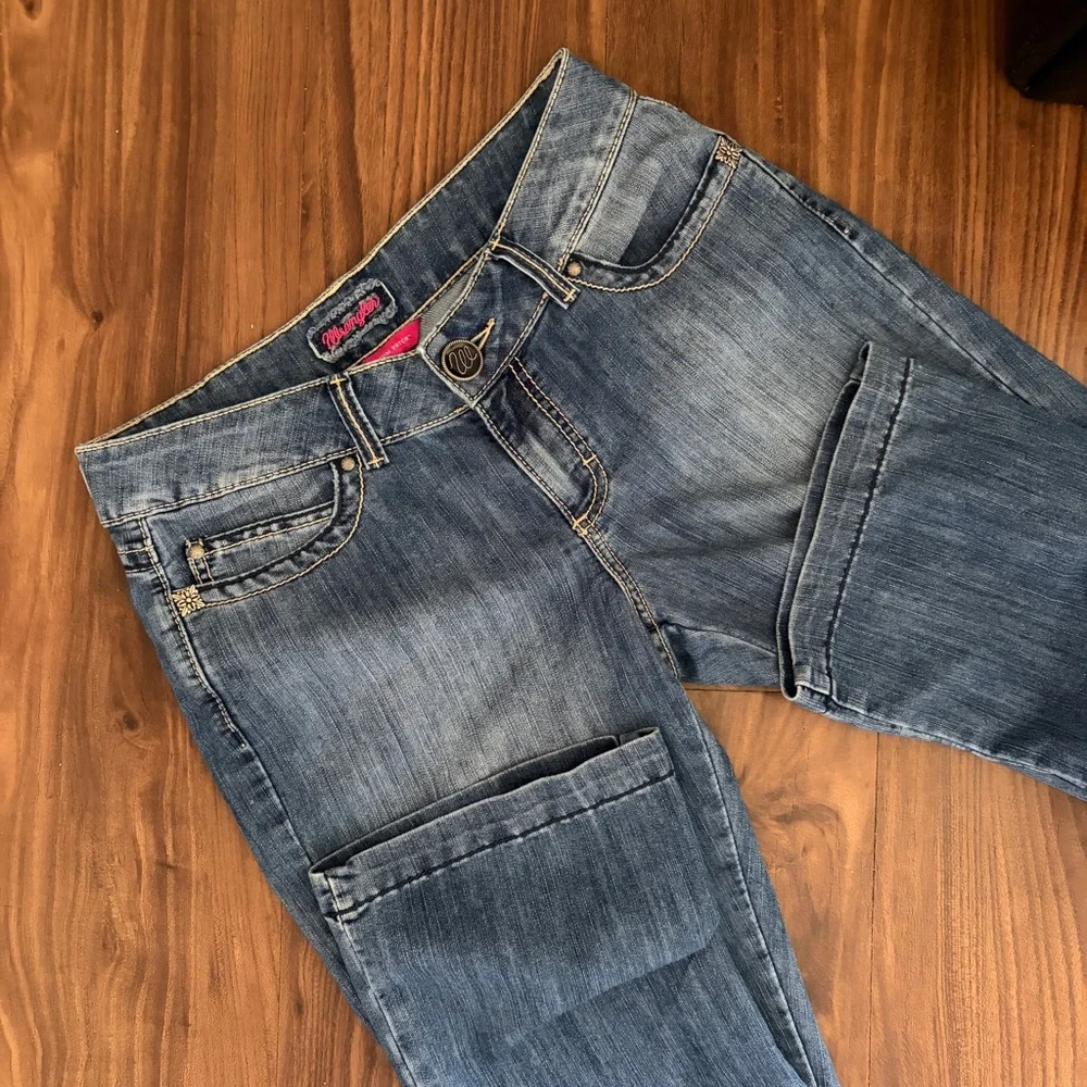 Wrangler low rise medium wash denim jeans - Picture 9 of 12